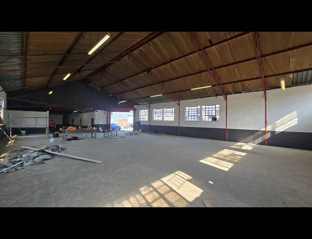 493M² WAREHOUSE TO LET IN SEBENZA